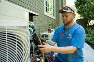 Today, the Building Decarbonization Coalition (BDC) released its Q1 | 2026 Momentum report, which examines the latest state-level policies, regulatory decisions, market dynamics, and other factors shaping and sustaining momentum toward decarbonization A technician wearing a blue t-shirt and a grey baseball cap works on the outdoor unit of a residential heat pump system.
