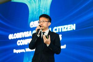 Henry Fan, CEO of Globevisa Group, delivering a keynote speech on global mobility and identity planning at the Global Citizen Conference in Singapore.