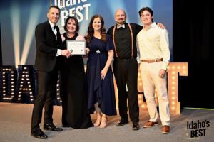 In a traditionally male-dominated industry, Ruth Brinton’s That 1 Painter Treasure Valley is rewriting the script The That 1 Painter Treasure Valley team celebrates at the Idaho's Best awards banquet.