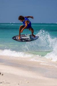 Mason Broussard Skimboarding at Nokomis Beach in Spring Fling Skim Jam