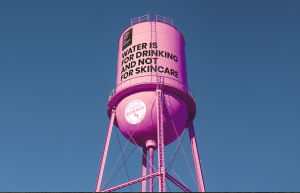 OLIVE TREE PEOPLE Water Tower in Afrika
