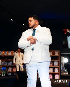 Modelo talla grande en desfile de ternos premium Mus Trajes Modernos inauguración Las Condes Santiago