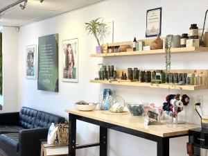 24843087 charm champagne beauty studio