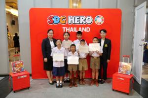 Students receiving UNESCO certificates for outstanding participation in the SDG Hero program