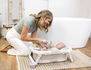 The Fold ‘n Store 3-Stage Baby Bathtub with Thermometer grows with baby, moving through a newborn sling, infant recline, and open tub for sitters and toddlers. A digital thermometer confirms safe water temperature, and the whole tub folds flat with a st