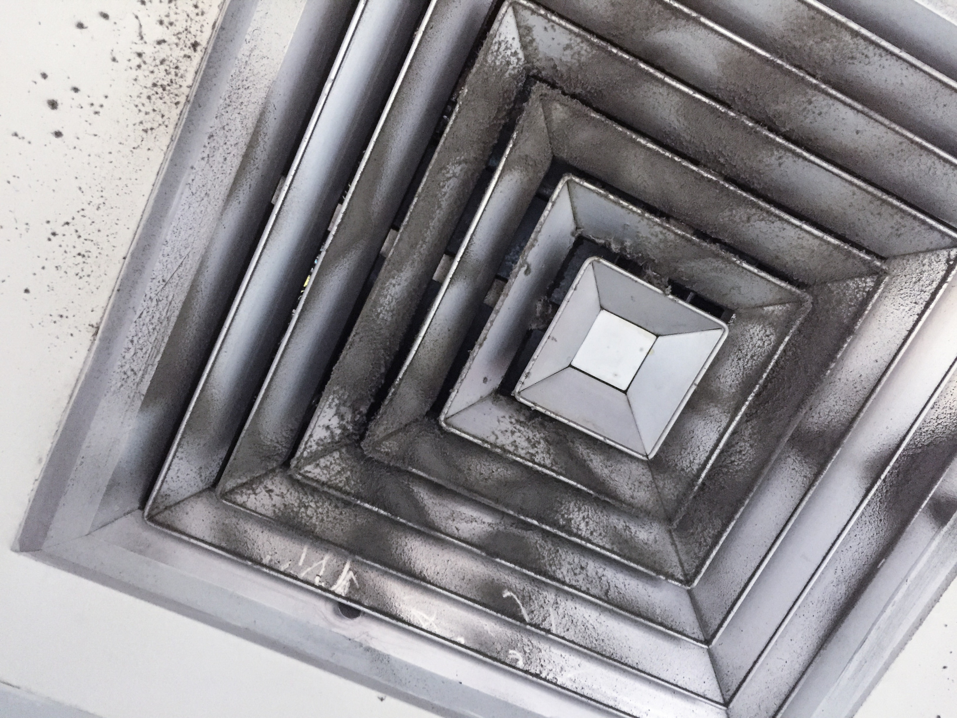 LOUMIS Air Explains Why Duct Insulation Matters in Hot and Humid Climates