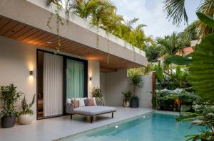PARADYSE Homes The Bank Pool