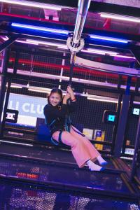 Photo of a kid riding the Zip Line in CALI CLUB | Photo provided by TenCL