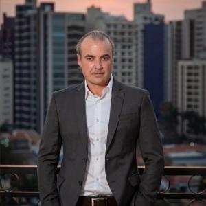 Fernando Naccache is a real estate strategist and investment advisor focused on premium residential assets and cross-border capital structuring.