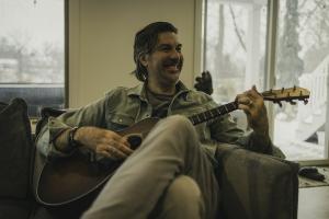 Americana folk-soul artist Kenny Hotopp will release the official music video for his new single “Shifting Gears” on May 12, delivering a deeply personal and visually intimate reflection on growth, sobriety, and self-discovery