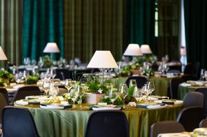 Textured centerpieces featuring moss, white blooms, and greenery create an organic woodland aesthetic at the Thaden School gala. Photo by Kaity Whitman, Rose of Sharon Floral Design Studio.