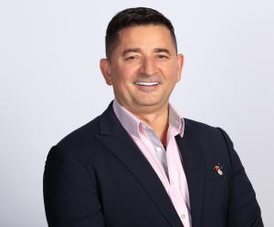 Tony Jeton Selimi is a global authority in transformation and precision, advising ultra‑high‑net‑worth individuals, senior executives, and trailblazing entrepreneurs on how to break through ceilings and scale to new heights