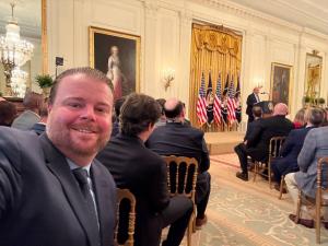 24858314 devon in white house