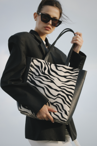 Premium leather accessories brand Streets Ahead, best known for their artisanal belts worn by A-list celebrities, is expanding their handbag portfolio, with the launch of its Handbag 2026/2027 Collection Streets Ahead Handbag 2026/2027 Collection
