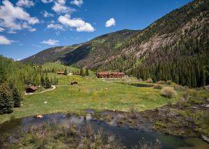 Elk Mountain Lodge, 125 Rooney Circle, Aspen, Colorado - 5