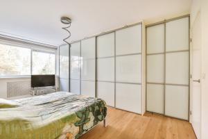 Sliding-wardrobes-walkinwardrobes-ie-kerry-V92EAE6-8
