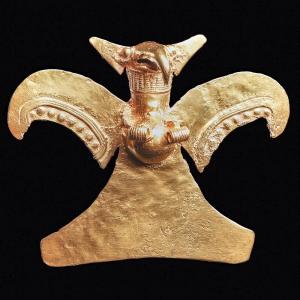 Large and heavy Pre-Columbian Diquis gold pendant, a classic depiction of a “Harpy Eagle” crafted circa 1200-1500 CE in Panama. Museum-exhibited. Estimate: $60,000-$90,000