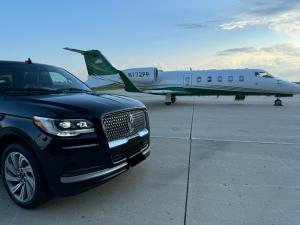 Lavish SUV Licoln Navigator Ready to Pick Passengers at FBO