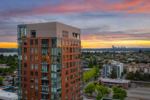 Create World North America announced the sales relaunch of MARI Bellevue, the 138-residence boutique luxury condominium one block from Bellevue Square, with the top-producing Gwo Piña Buchanan team of Realogics Sotheby’s International Realty appointed to lead the sellout MARI 1