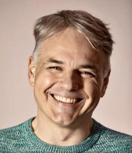 this is a smiling picture of the author, David Ezel