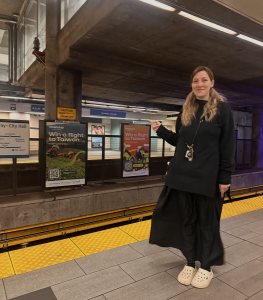 Le selfie de Veronika F. avec les publicités « Catch The Waves Of Wonder » de l’Administration du tourisme de Taïwan
