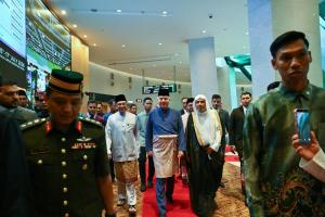 Sultan Nazrin Muizzuddin Shah and Prime Minister Anwar Ibrahim