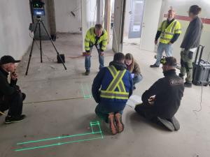The team uses the XR Projector system to display BIM models directly onto the floor at a 1:1 scale, ensuring millimetric layout accuracy and eliminating costly errors before construction even begins.