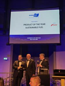 Burak Başeğmezler, Chairman of the Board of Directors at Teksan, receiving the Product of the Year award.