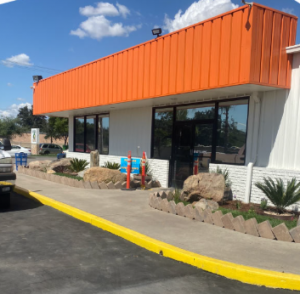 Professional commercial exterior painting and maintenance services provided by Ponce’s Quality Painting Inc. for local businesses in Visalia, CA.