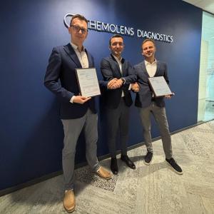 Hemolens Diagnostics team with MDR CE certification document
