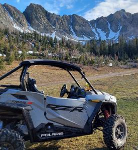 Rzr in front of sawooth mountains