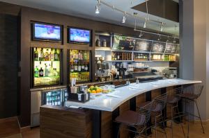Courtyard by Marriott Omaha Downtown/Old Market Area Bar