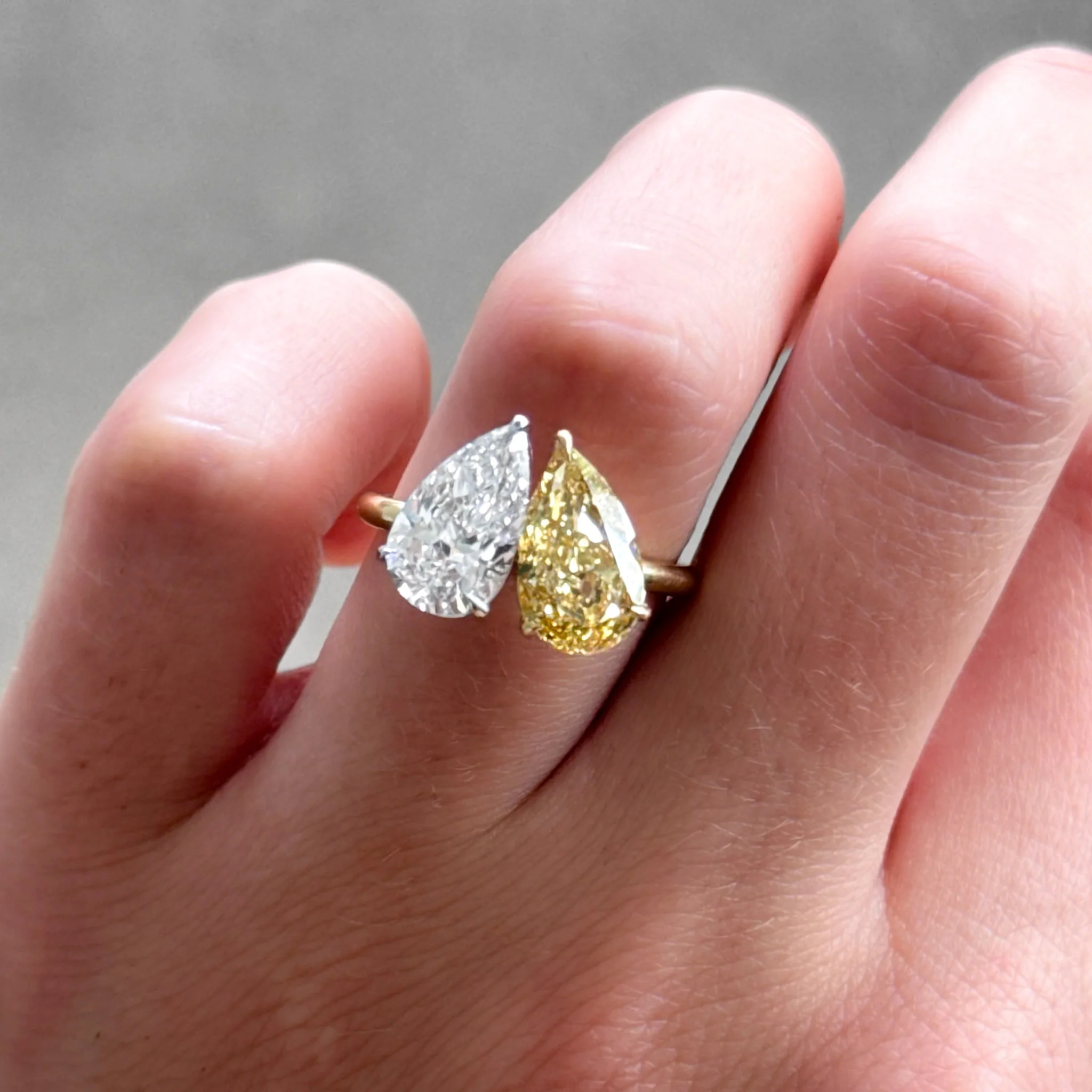 Bright Brilliance Launches Toi et Moi Rings Featuring Color Lab Grown Diamonds