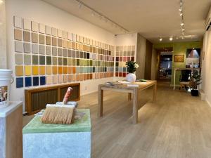 Vasari Lime Plaster & Paint has opened its first showroom and store, located at 260 Mott Street in the Nolita neighborhood of Manhattan, between Prince and Houston Streets Inside NYC Store