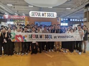 Group Photo of exhibitors at Seoul Pavilion | Photo provided by Seoul Business Agency