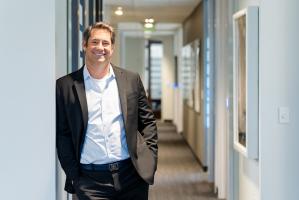 Matt Ornstein, Co-Founder of Dental Pitch Advisory & Brokerage, who scaled a DSO from 20 to 70+ locations and $70M to $275M+ in valuation.