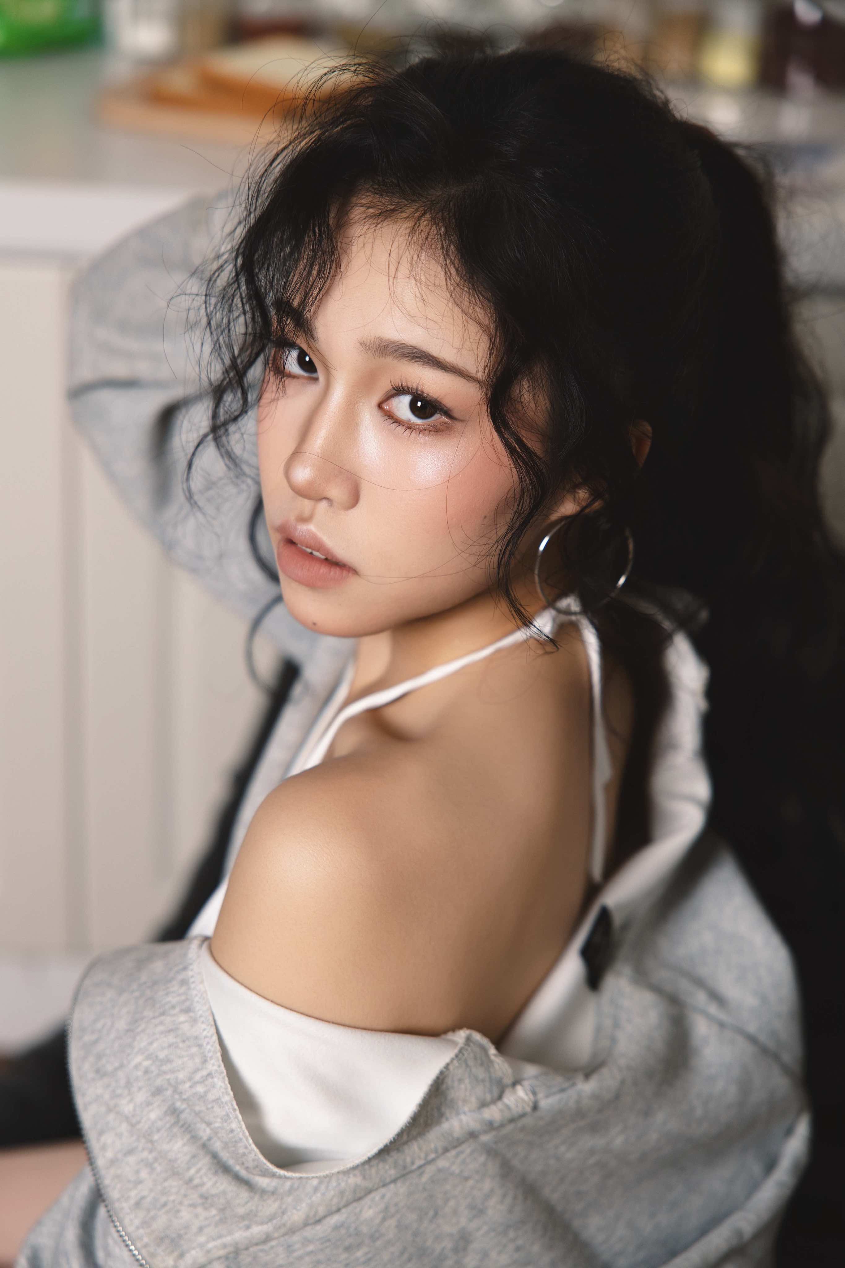 Clarity Liao Finds Solace in Self-Reflection on Poignant New Single ‘Pouring Rain’