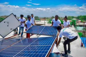 Solar Apprentices installing solar energy at school