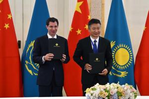 Li Auto and Allur Group sign MOU at the China-Kazakhstan Roundtable in Shanghai(Photo courtesy of the organizer)