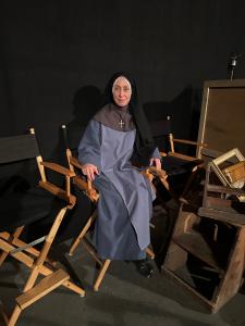 Photo of actress Carol Abeny behind the scenes of 'Los Vampires'