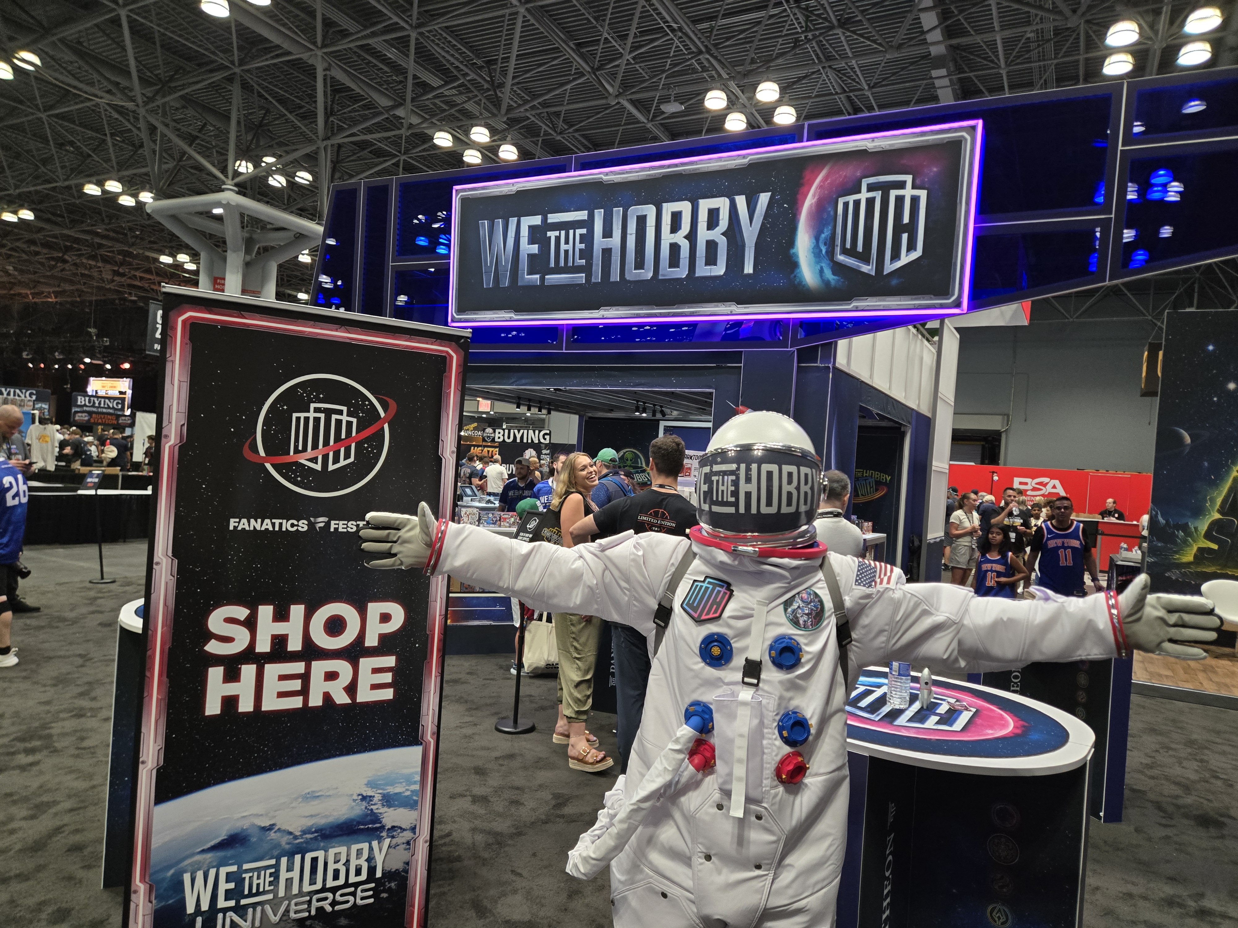 Displayit Builds 50×50 Double-Decker Rental Booth for WeTheHobby at Fanatics Fest 2026