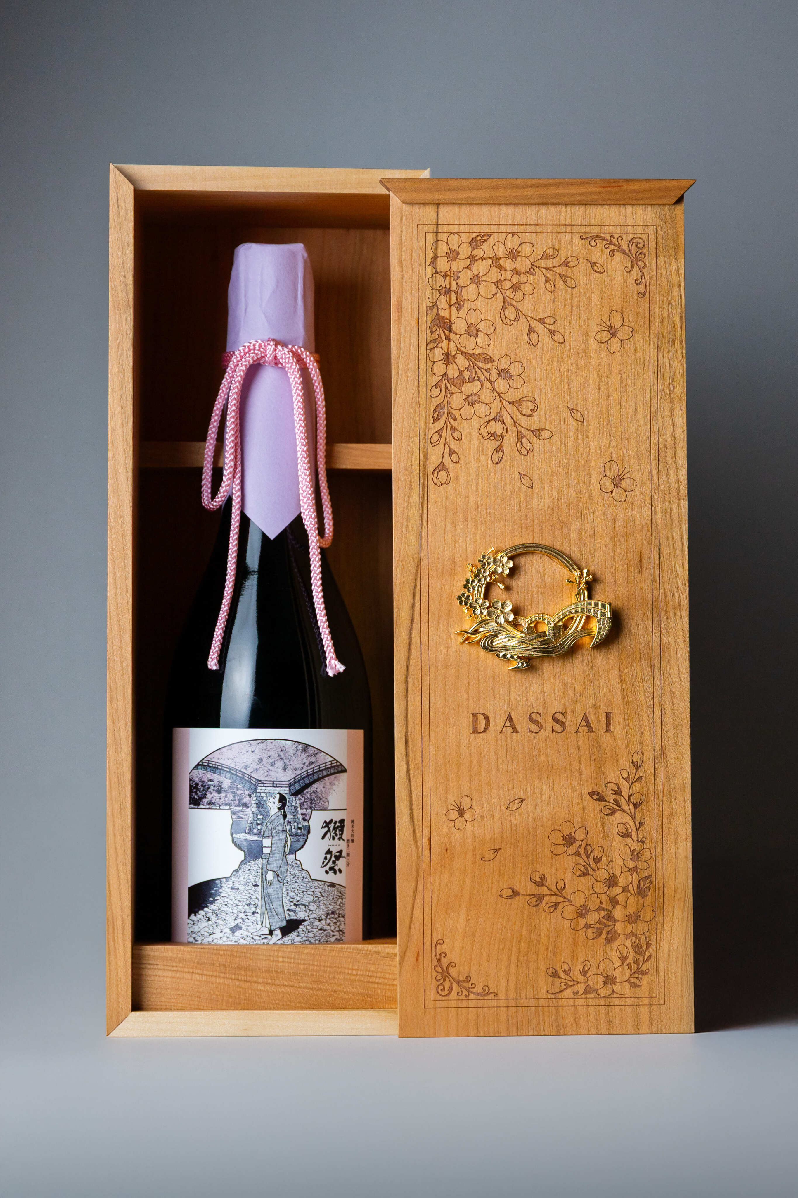 Japanese Sake Meets TOKYO SILVER: JOEKR Presents the ‘Kintai Bridge and Sakura’ Collection