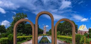 Giant Buddha sculpture next to Wat Thai Sarnath Temple in Sarnath