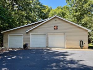 5 BR/4.5 BA ranch-style brick home w/finished basement on 2.49 +/- acres in Orange County, VA •	This home measures 4,868 +/- gross sf. (3,339 +/- sf per tax records) and features 3 bedrooms and 3.5 bathrooms on the main level and 2 bedrooms and 1 full bathroom