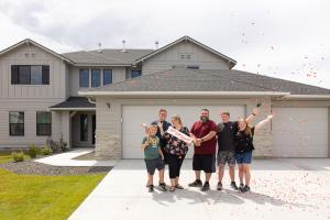 familyredconfetti