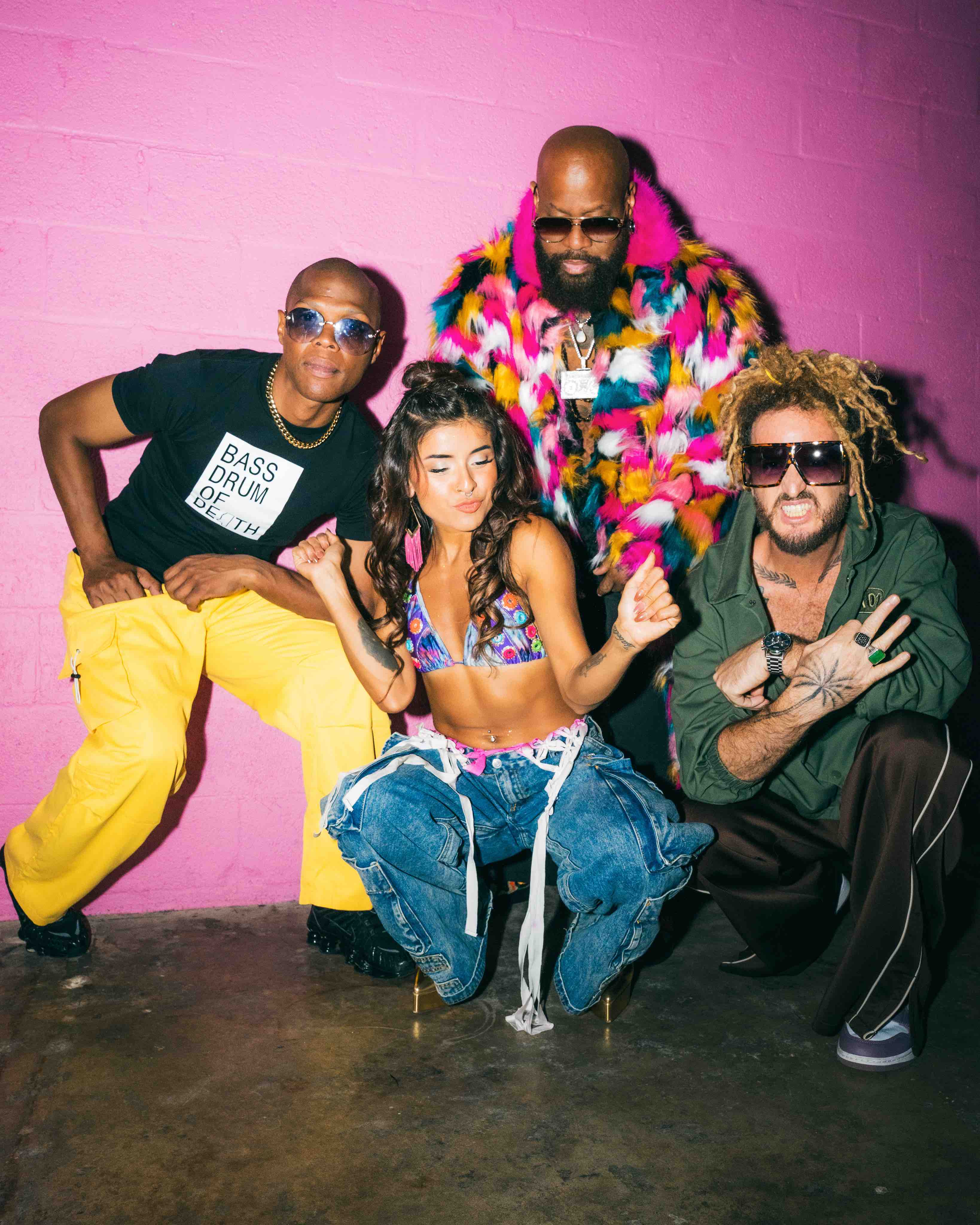 Vale! ULB Ignite a Global Latin Party on Genre-Blurring Single ‘Devórame’