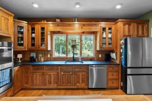 Well-maintained 8 BR/4.5 BA home w/finished basement on 6.029 +/- acres off Timberlake Rd. in desirable Windsor Hills area of Lynchburg, VA