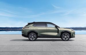 Lynk & Co 08 - Side View
