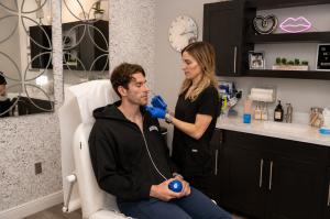 Refresh - Aesthetics & Wellness has released its 2026 Florida Snowbird and Holiday Neuromodulator Planning Guide, addressing a seasonal pattern unique to Florida: part-time residents returning for the winter just as holiday events, family gatherings and year-end travel begin to fill the calendar injecting-botox-at-refresh-aestheics-and-wellness-in-jupiter