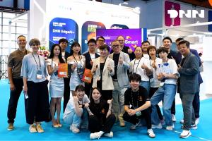 AI Wave Show 2026 於 7 月 30 日至 8 月 1 日在台北世貿一館盛大登場,DNN Technology (歐耀科技)與 Superdigital (超數雲端) 以 B0532 攤位同時展出旗下三大產品線 歐耀科技與超數雲端團隊於 AI Wave Show 2026 B0532 攤位合影